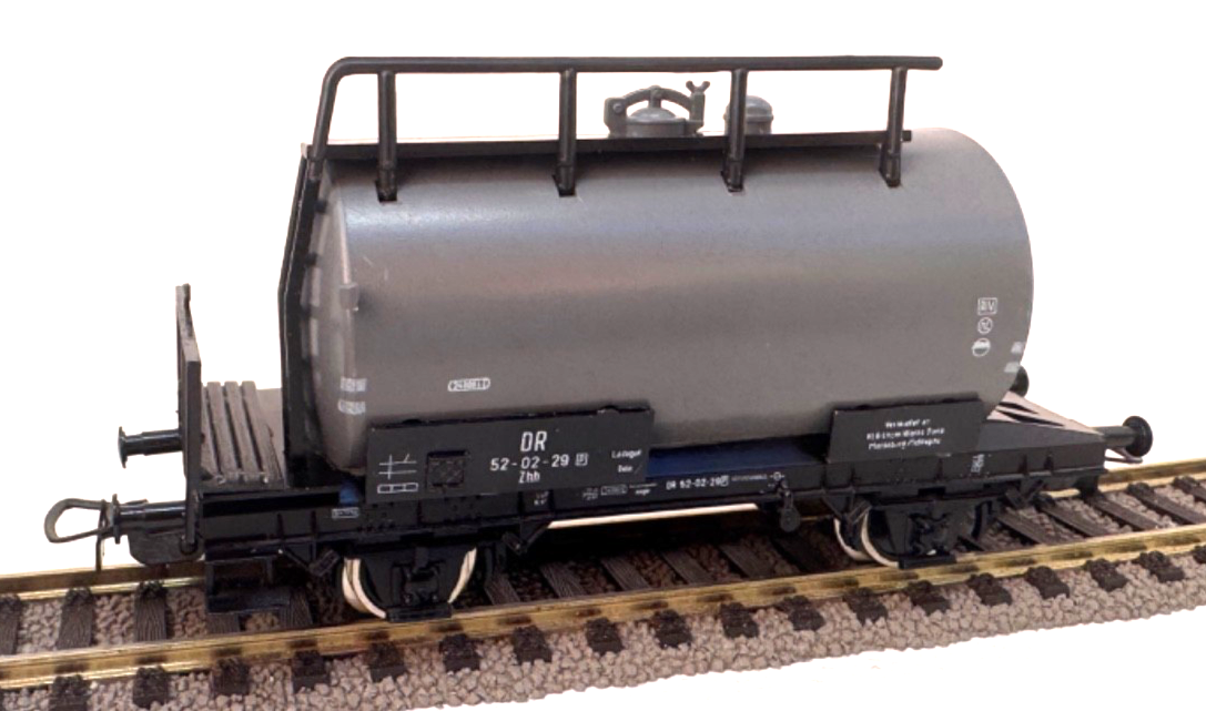 Piko H0 Kesselwagen Zhh DR - 52-02-29 VEB Chem Werke Buna - 1:87 HO H0 Piko H0 Kesselwagen Zhh DR - 52-02-29 VEB Chem Werke Buna - 1:87 HO H0