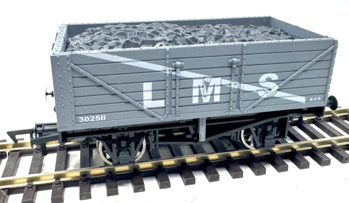 Dapol LMS 302511 - 7 Plank Coal Wagon - 1:76 Dapol LMS 302511 - 7 Plank Coal Wagon - 1:76