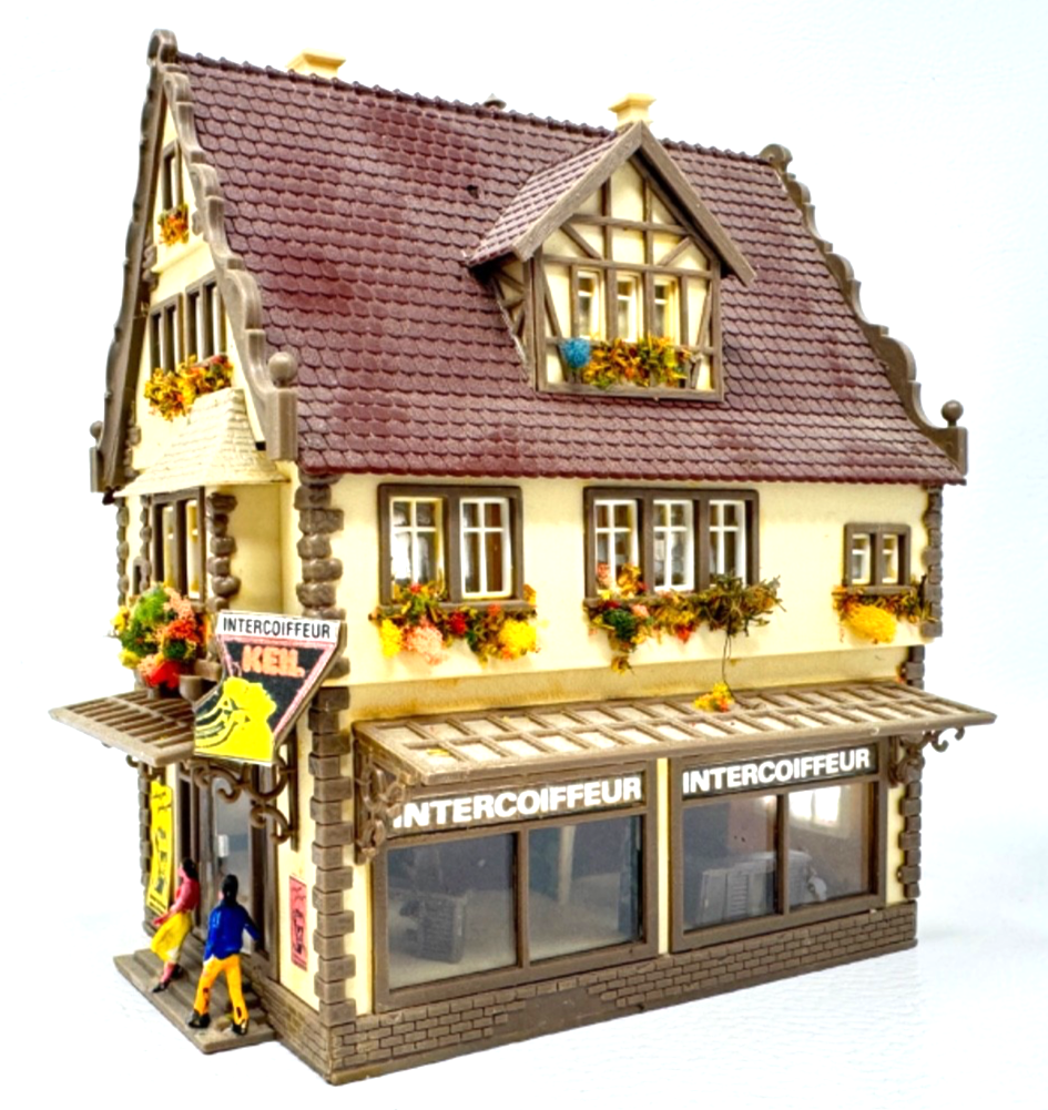 Vollmer HO 3667 Friseurgeschäfts Intercoiffeur  ca. 13 x 11 x 17 cm H0 HO 1:87