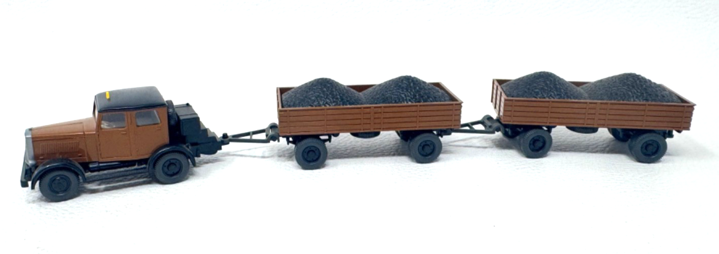 Wiking H03500 Hanomag ST 100 mit zwei Kohle Anhängern - H0 HO 1:87