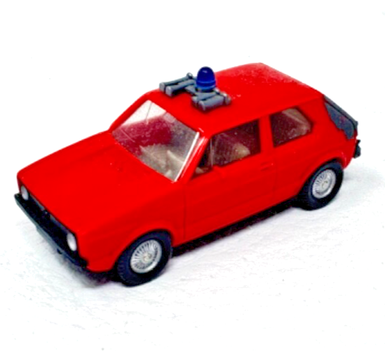 Wiking Feuerwehr VW Golf - Berlin-W - rot H0 HO 1:87 mit Farbfleck hinten Links Wiking Feuerwehr VW Golf - Berlin-W - rot H0 HO 1:87 mit Farbfleck hinten Links