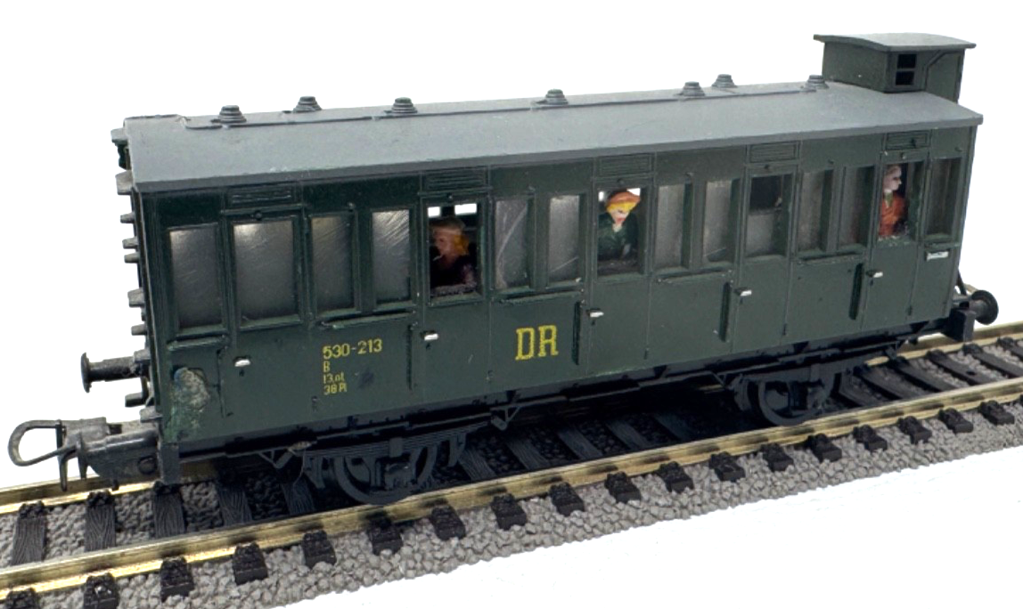 Piko HO Abteilwagen m. Bremserhaus DR - 530-213 B - DR mit Personen - H0 HO 1:87