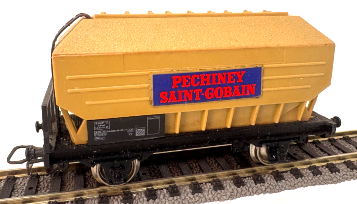 Jouef 649 Trichterwagen SNCF Pechiney Saint Gobain 502129 - olive - H0 HO 1:87