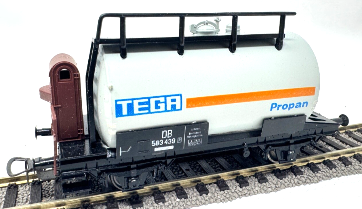 Piko Kesselwagen mit Bremserstand - TEGA Propan - DB 583 439 - HO H0 1:87