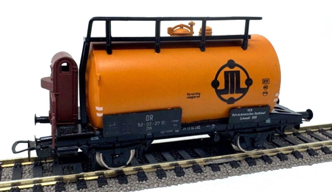 Piko Kesselwagen Zhh DR - 52-02-29 " Schwedt " mit Bremserhaus - 1:87 HO H0