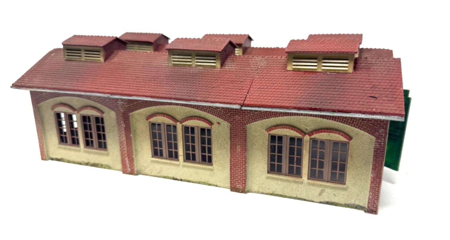 Vollmer HO 5715 Lokschuppen Eigenbau mit Vandalismusschäden - H0 HO 1:87