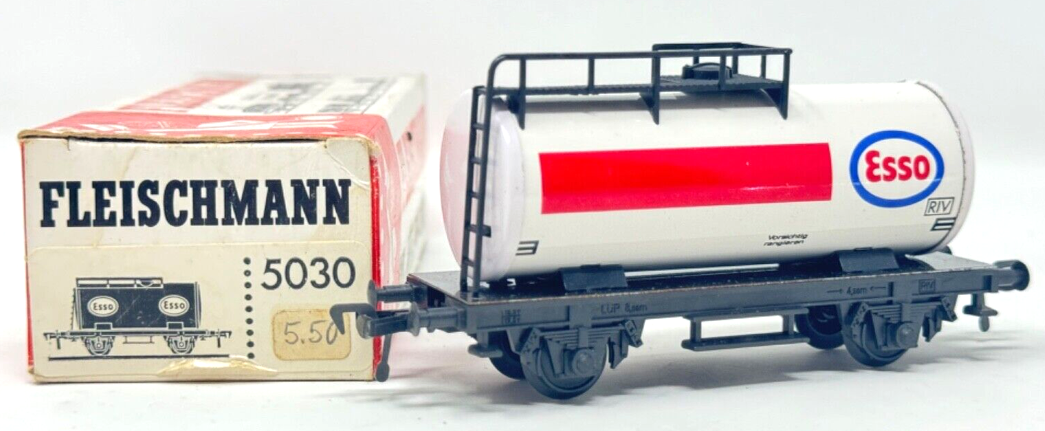 Fleischmann H0 5030 Kesselwagen mit Bühne ESSO - 1:87 in OVP