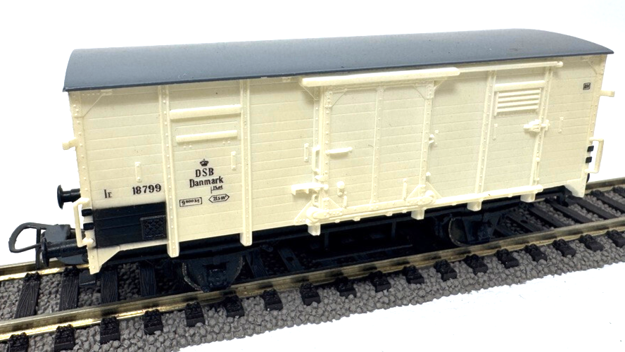 Piko Gedeckter Güterwagen - DSB Danmark - 18799 - weiß - HO H0 1:87