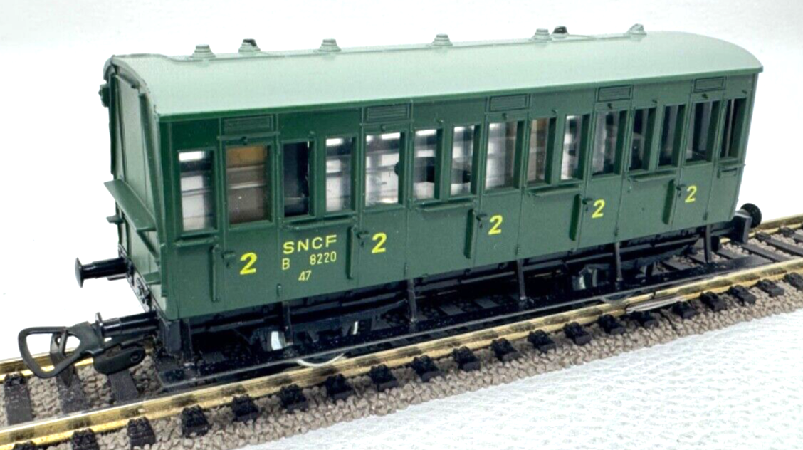Piko HO Abteilwagen 2. Klasse - SNCF - B 8220 47 - 1:87 H0 HO