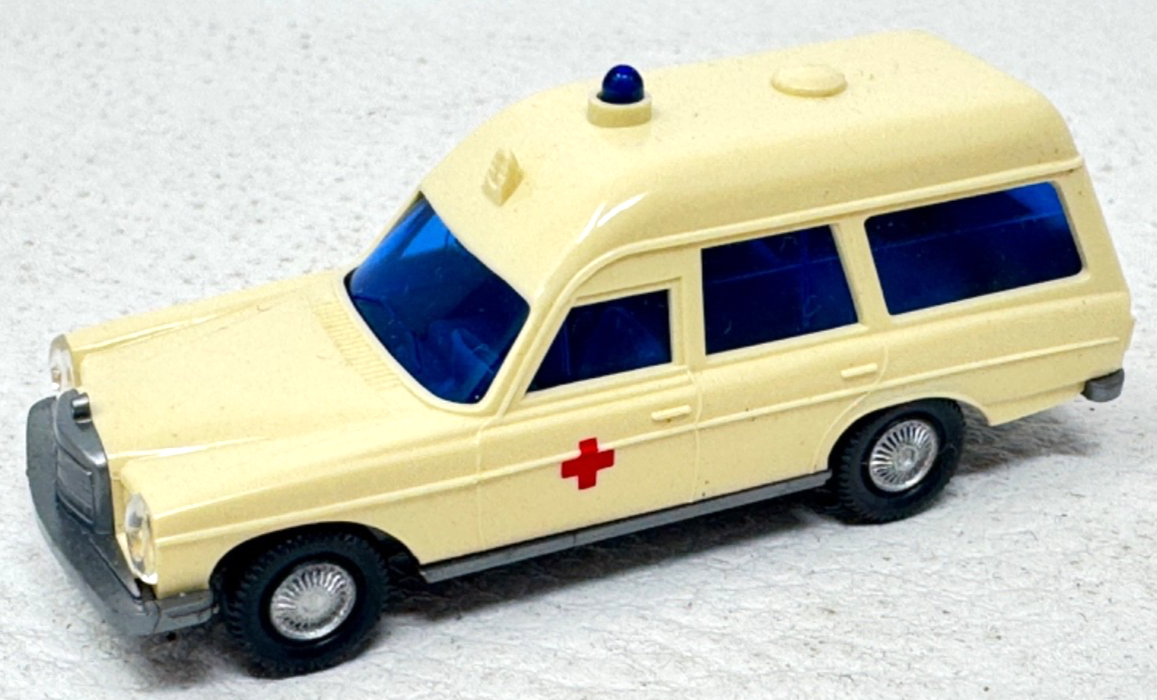 Wiking Mercedes 200 Krankenwagen - creme H0 HO 1:87