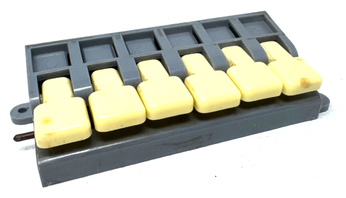 Berliner TT Bahnen - Zeuke Tastenpult - aneinanderreihbar HO H0 1:87