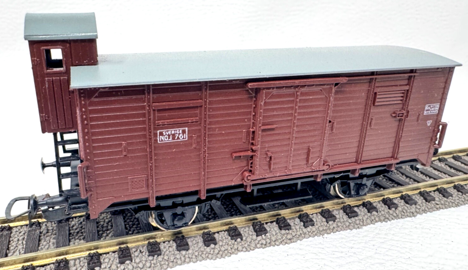 Piko Geschlossener Güterwagen mit Bremserhaus SVERIGE - N.O.J. 761 - H0 HO 1:87