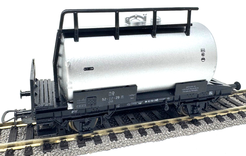 Piko Kesselwagen Zhh DR - 52-02-29 VEB Chem Werke mit Bremserstand - 1:87 HO H0