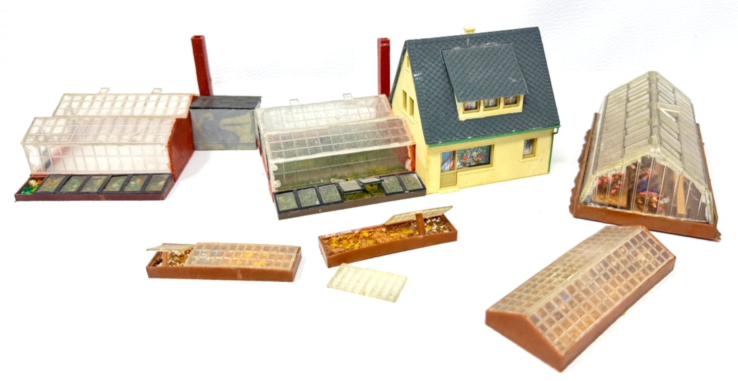 Gärtnerei mit mehreren Gewächshäusern und Beeten - HO H0 1:87