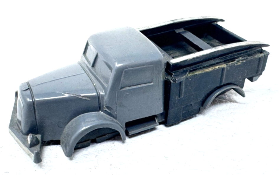 Wiking Henschel Zugmaschine unverglast grau mit verklebtem Ladegut  - H0 HO 1:87