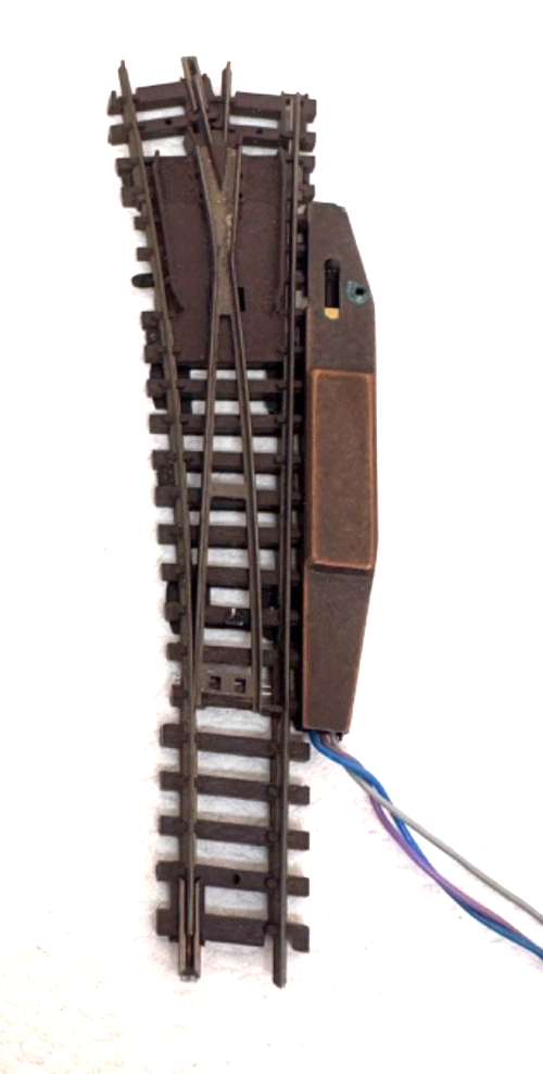 1 Stück Arnold N Weiche Links mit elektrischem Antrieb Schiene N 1:160 1 Stück Arnold N Weiche Links mit elektrischem Antrieb Schiene N 1:160