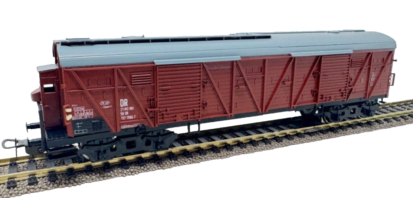 Piko H0 Gedeckter Güterwagen 197 1986-7 DR mit Bremserhaus 4-achsig - H0 HO 1:87