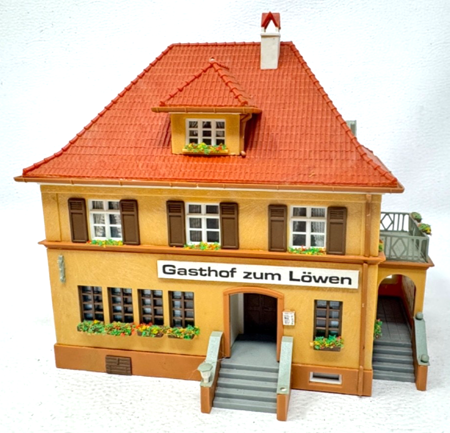 Kibri H0 A262 Gebäude Restaurant "Gasthof Zum Löwen" 15 x 13 x 14 cm HO H0 1:87