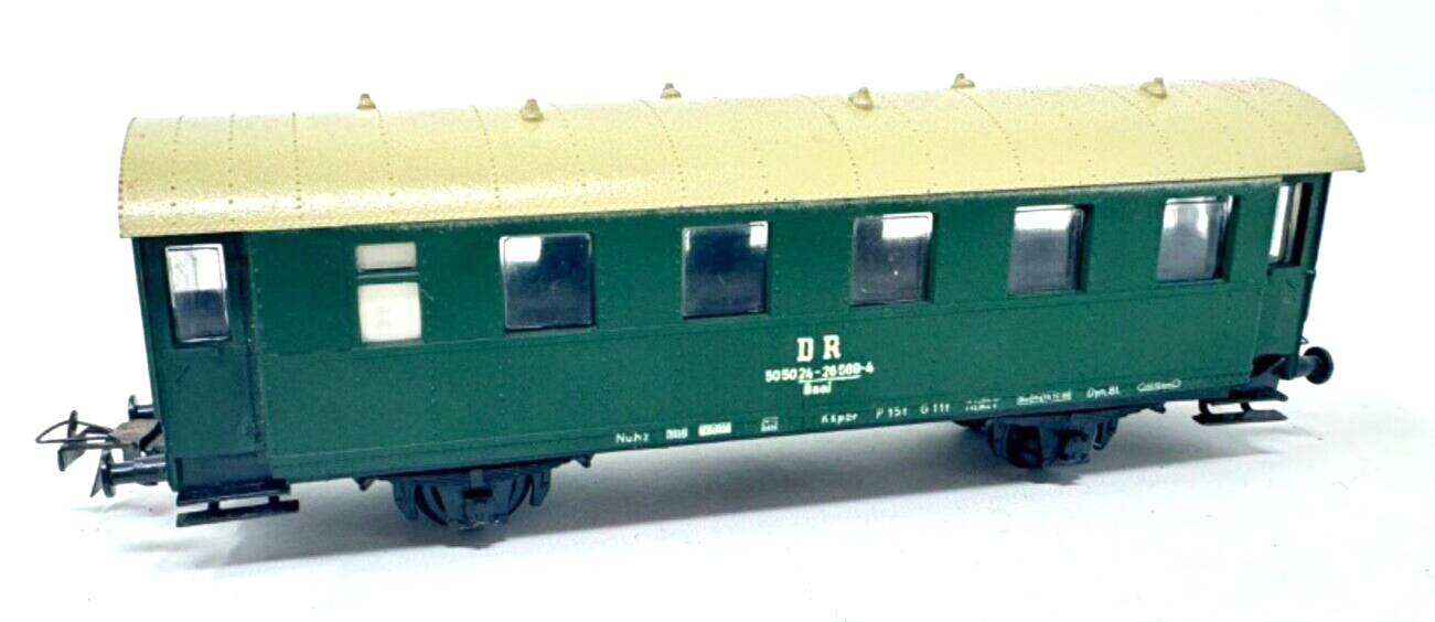Piko H0 Personenwagen 505024 - 26588-4 - Baai - DR - grün H0 HO