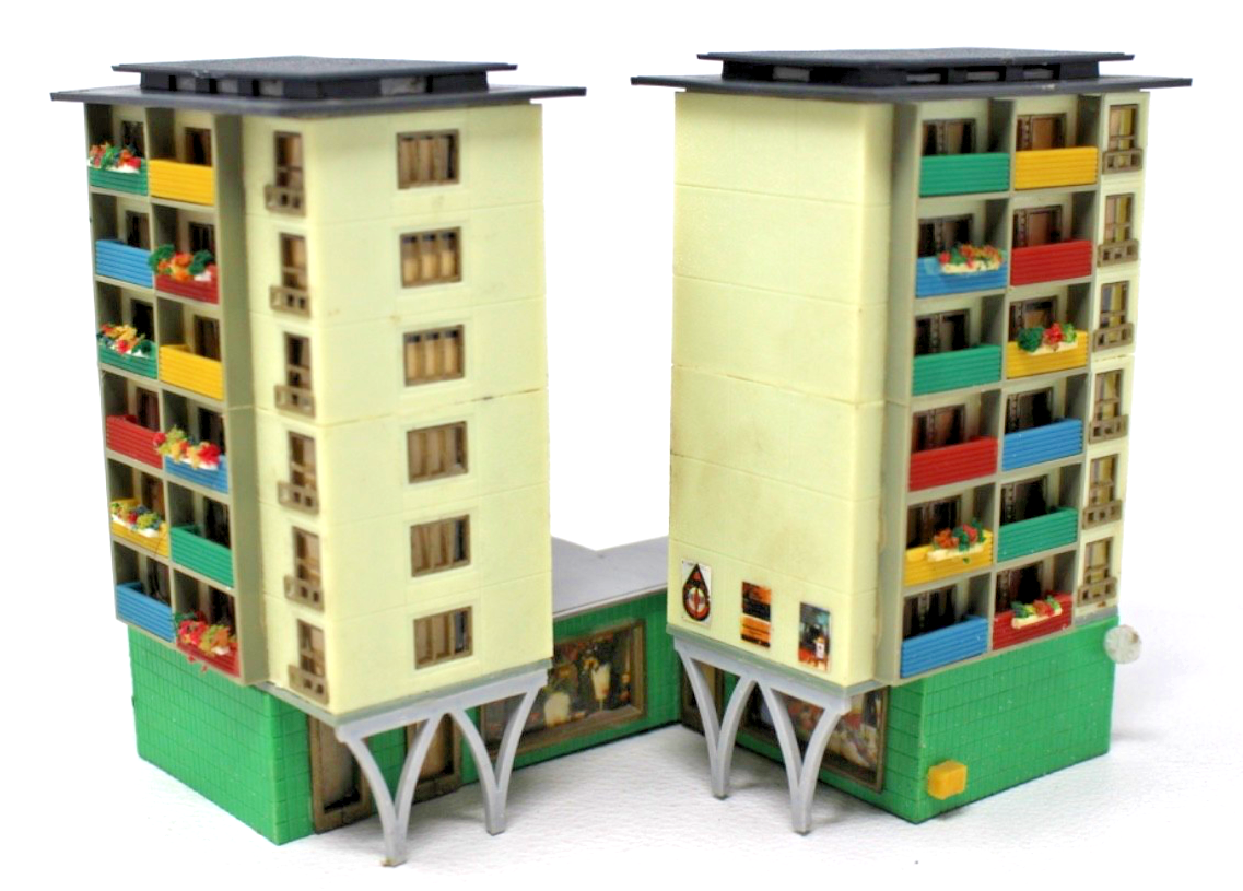 Vero N / TT Wohnhausgruppe Plattenbau DDR Rarität - ca 13 x 16 x 13,4 cm  TT / N