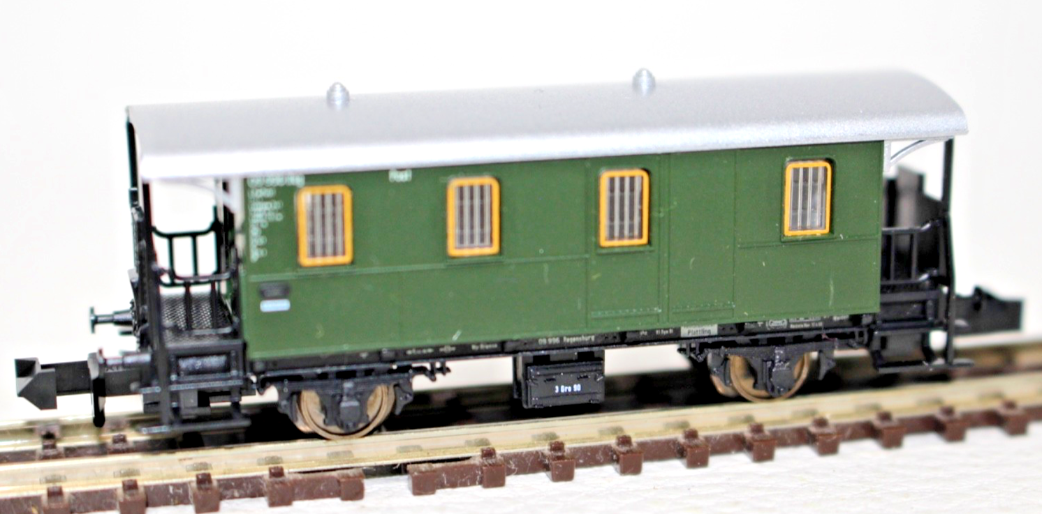 Minitrix N 13339 Gepäckwagen mit Postabteil K.Bay.Sts.B. 09 996 Reg - N  1:160