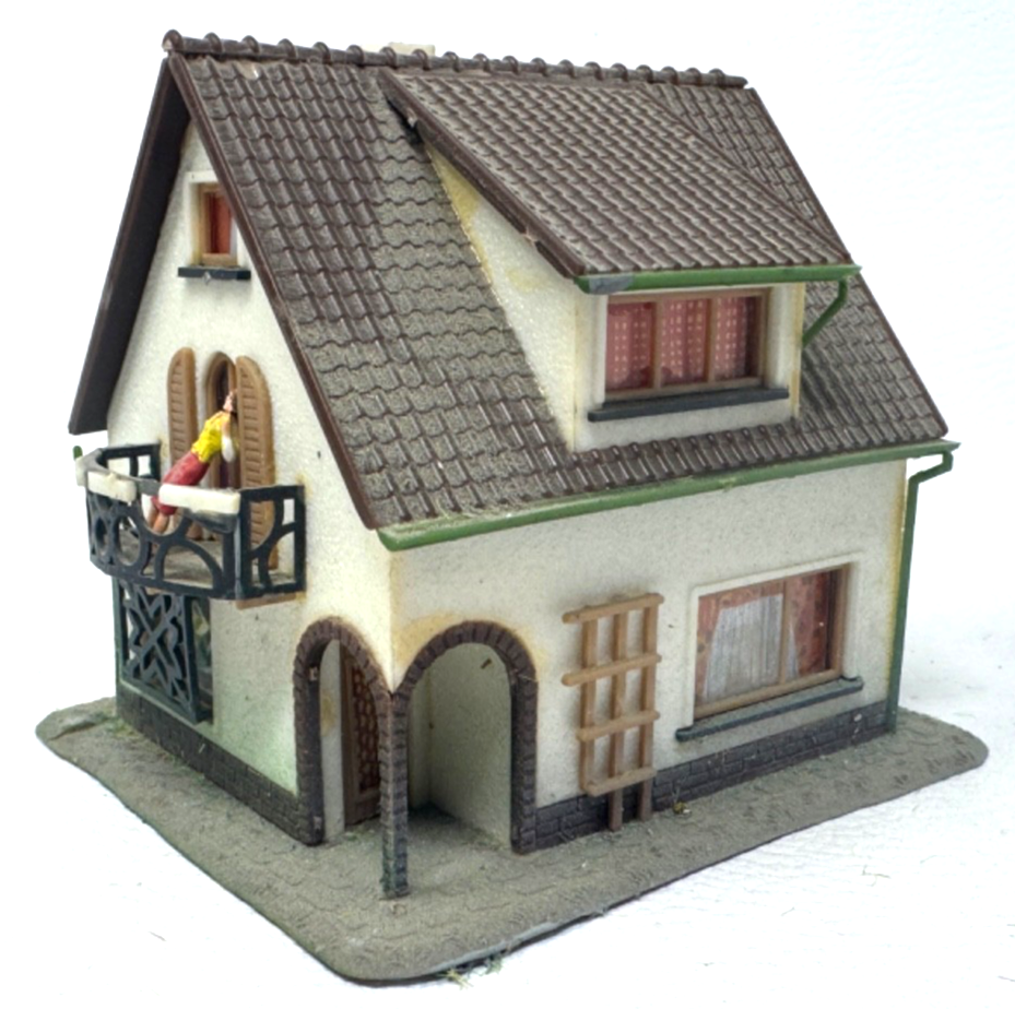 Faller H0 200 Einfamilienhaus mit Balkon Haus 9,3 x 8,1 x 8 cm  HO H0 1:87