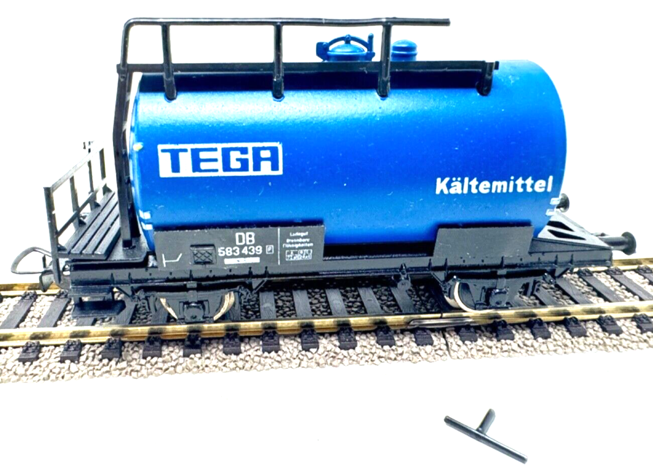 Piko Kesselwagen mit Bremserstand - TEGA Kältemittel - DB 583 439 - HO H0 1:87