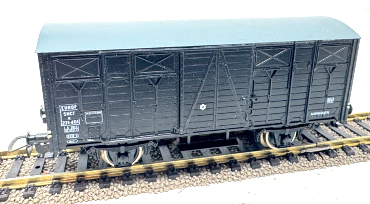 Piko H0 Gedeckter Güterwagen schwarz 271 401 SCNF - H0 HO 1:87