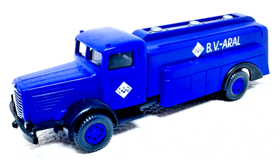 Wiking H0 883 01 24 Büssing 8000 Tanklastwagen B.V.-Aral - 1:87 H0 HO