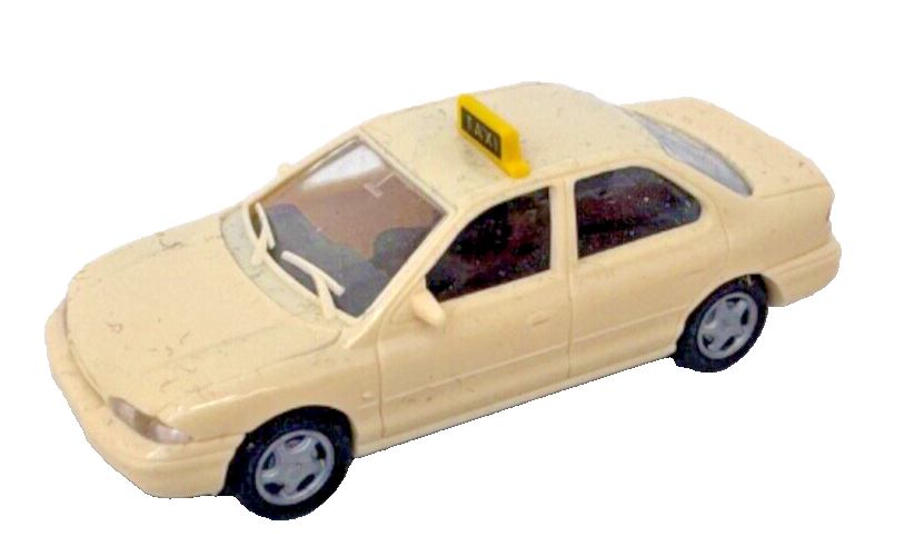 Rietze Ford Mondeo Ghia - Taxi, hellelfenbein Rietze Ford Mondeo Ghia - Taxi, hellelfenbein
