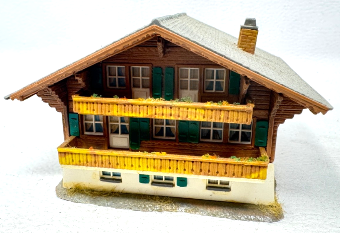 Kibri N 7042  Berghaus Chalet aus Set 7042 - ca. 8,5 x 7,8 x 5,7 cm - N 1:160